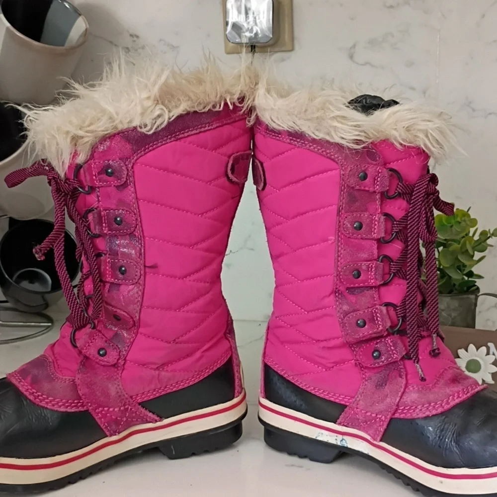 Sorel Fuchsia and Black Quilted Boots
